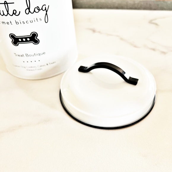 ENAMELED DOG TREAT METAL CANISTER BLACK WHITE HAUTE DOG BONE GRAPHICS IN… - Picture 3 of 12